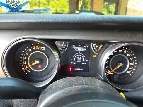 Used 2023 Jeep Gladiator Sport AWD/4WD image 17