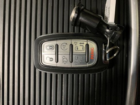 Used 2020 Chrysler Pacifica Limited w/ Tire & Wheel Group image 18