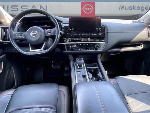 Used 2023 Nissan Pathfinder Platinum FWD image 7