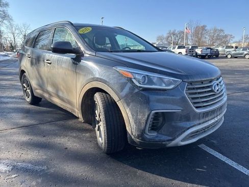 Used 2017 Hyundai Santa Fe SE w/ Cargo Package image 2