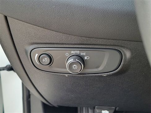 Used 2019 Chevrolet Equinox LS w/ LS Convenience Package image 17