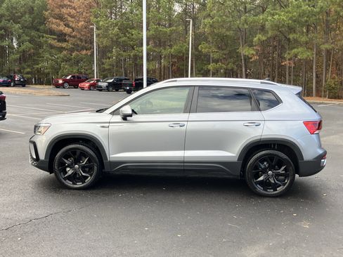 Used 2024 Volkswagen Taos SE image 7