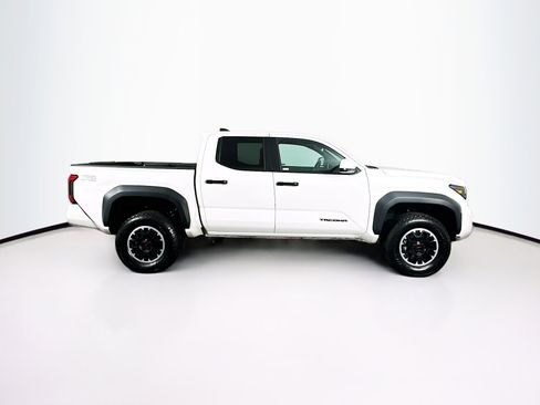 Used 2024 Toyota Tacoma TRD Off-Road image 10