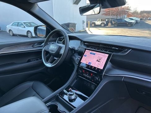 New 2025 Jeep Grand Cherokee Limited w/ Trailer Tow Package image 47