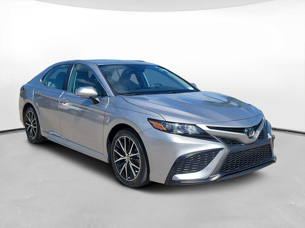 Used 2024 Toyota Camry SE FWD image 3