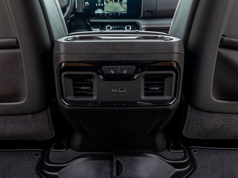 Used 2025 GMC Sierra 2500 AT4X image 32