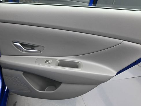 Certified 2025 Hyundai Elantra Sport image 10