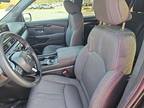 Used 2025 Honda Pilot Sport image 15