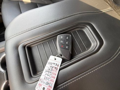 Used 2023 Chevrolet Tahoe Z71 w/ Off-Road Capability Package image 34