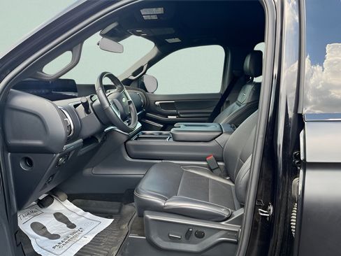 Used 2025 Ford Expedition Max Platinum w/ Stealth Performance Package AWD/4WD image 8