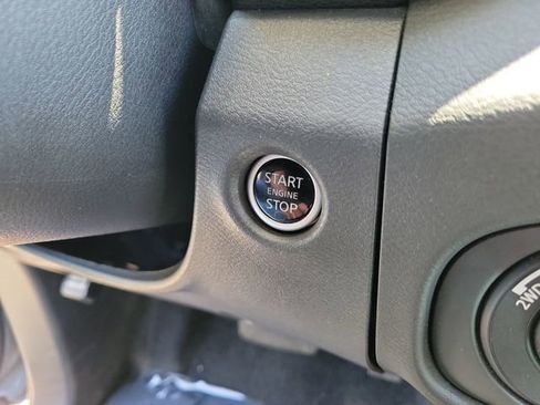 Used 2024 Nissan Frontier PRO-4X w/ Technology Package image 24