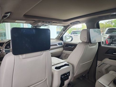 Certified 2025 GMC Yukon Denali w/ Denali Reserve Package AWD/4WD image 36