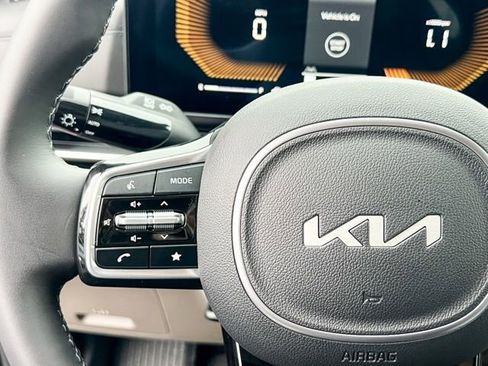 New 2026 Kia Carnival FWD image 26