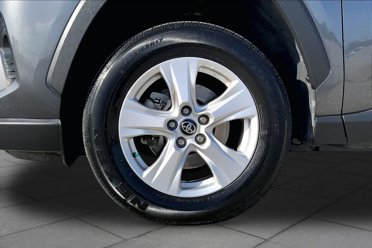 Used 2021 Toyota RAV4 XLE FWD image 11