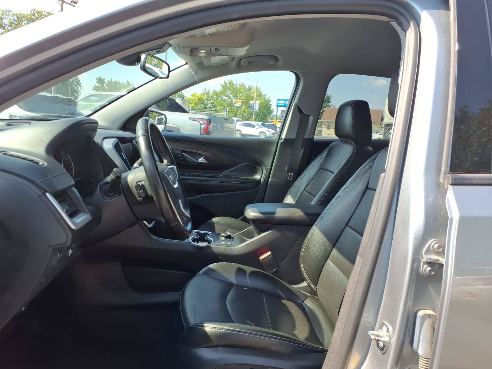 Used 2024 GMC Terrain SLT AWD/4WD image 15