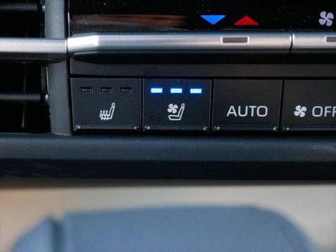 Certified 2025 Toyota Sienna Platinum AWD/4WD image 27