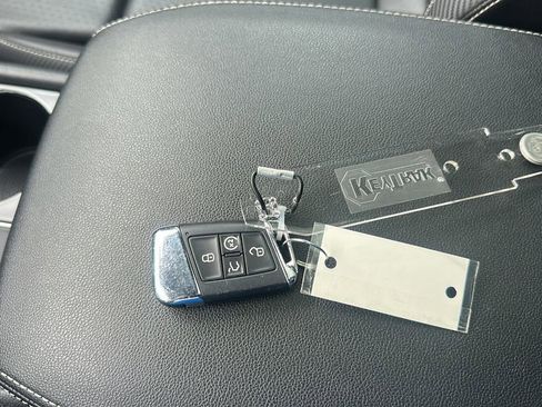 Used 2022 Volkswagen Atlas Cross Sport SEL image 39