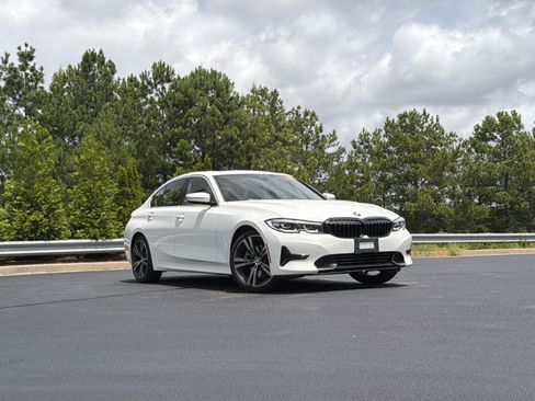 Used 2021 BMW 330i Sedan w/ Convenience Package RWD image 2