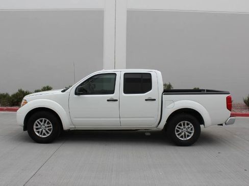 Used 2014 Nissan Frontier SV image 8