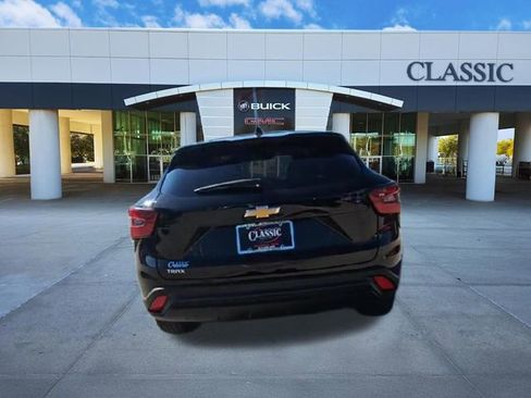 Used 2025 Chevrolet Trax LS image 7