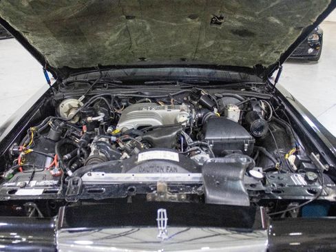 Used 1989 Lincoln Town Car Signature image 17