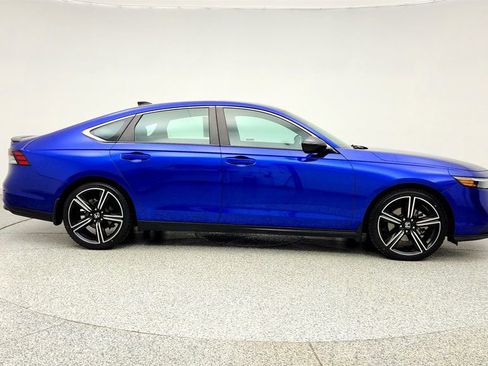 Used 2023 Honda Accord Sport image 4