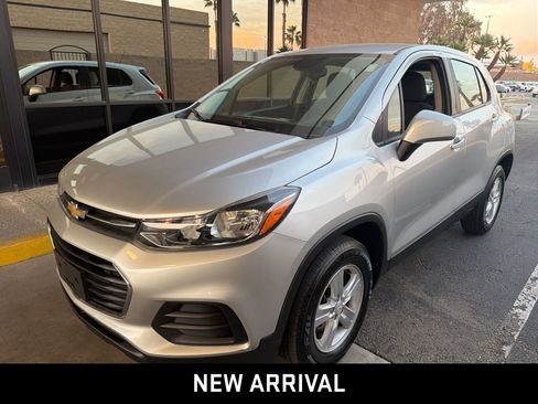 Used 2018 Chevrolet Trax LS image 1