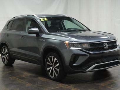 Used 2022 Volkswagen Taos SE w/ Panoramic Sunroof Package