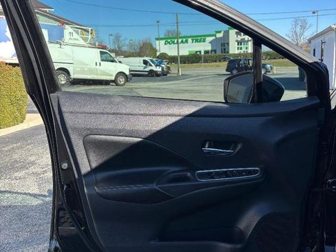 Used 2021 Nissan Versa SR w/ Convenience Package image 14