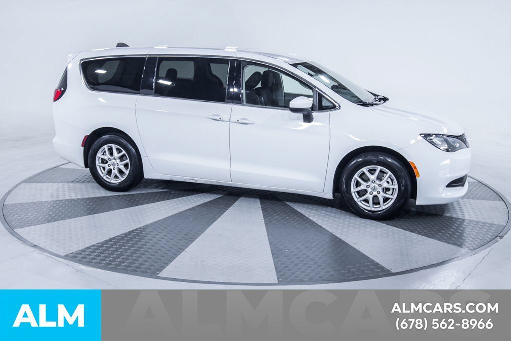 Used 2023 Chrysler Voyager LX FWD image 13
