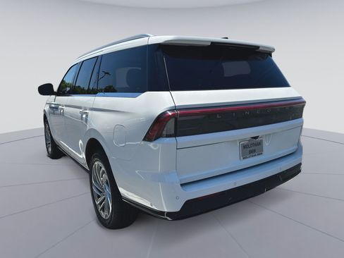 Used 2025 Lincoln Navigator Reserve AWD/4WD image 27