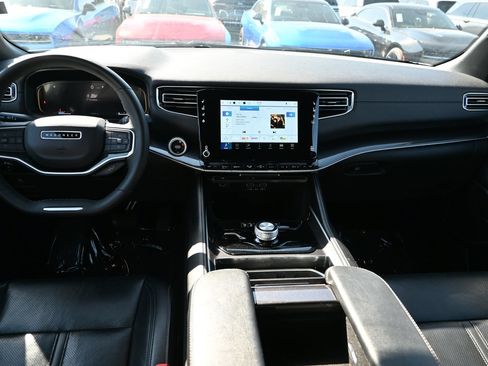 Used 2024 Jeep Wagoneer 4WD image 18