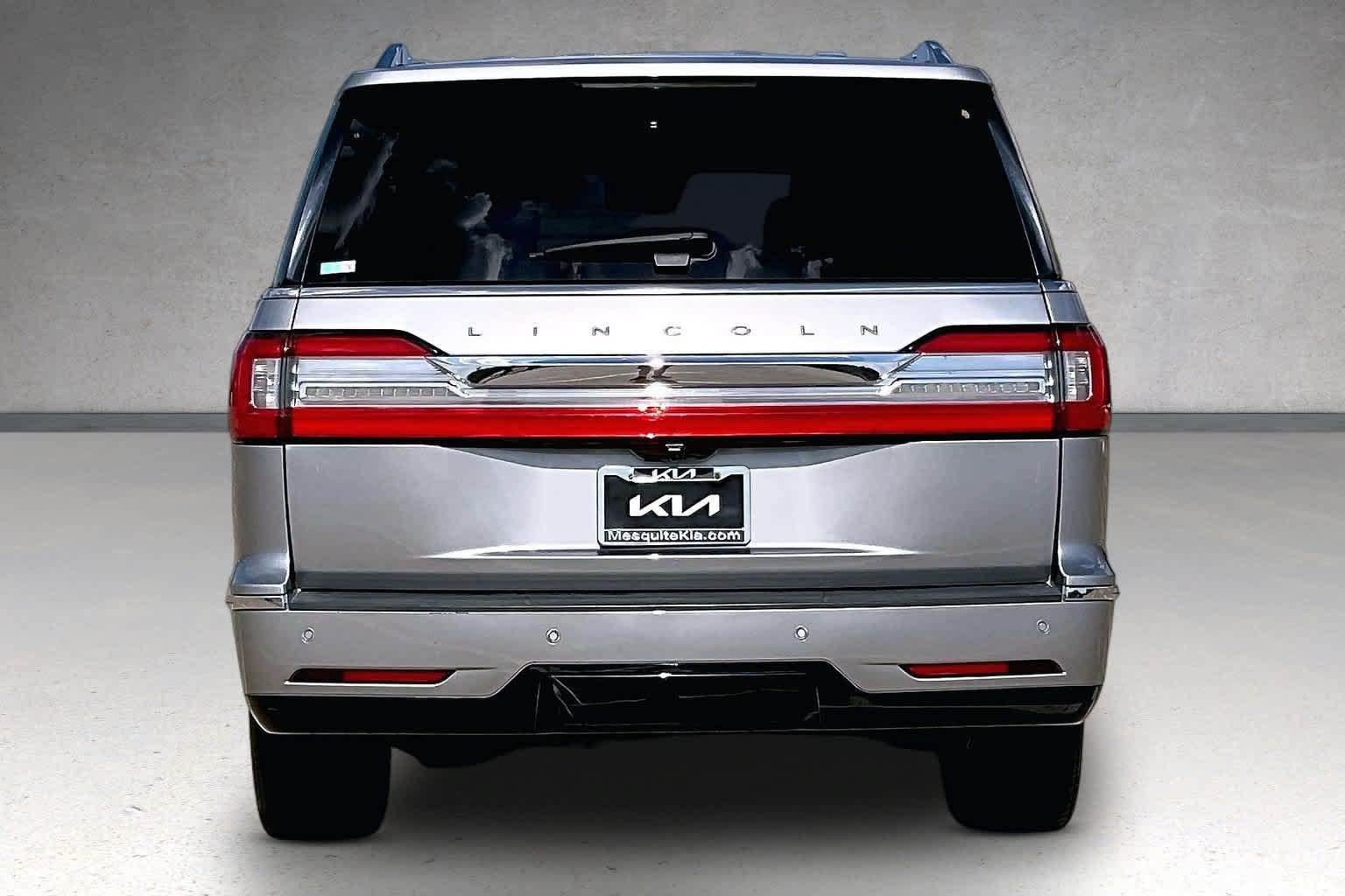 Used 2020 Lincoln Navigator L Reserve w/ Luxury Package AWD/4WD image 5