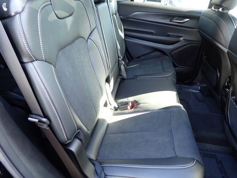 New 2025 Jeep Grand Cherokee L Laredo image 13