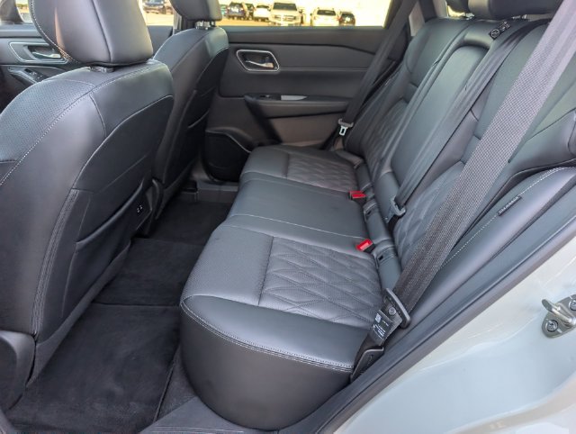 Used 2024 Nissan Rogue Platinum FWD image 27