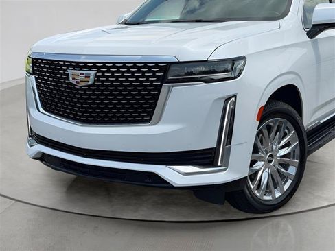 Used 2021 Cadillac Escalade ESV Premium Luxury w/ LPO, Illumination Package AWD/4WD image 4