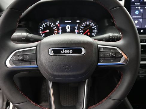 Used 2025 Jeep Compass Trailhawk AWD/4WD image 19