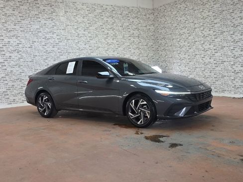 Certified 2025 Hyundai Elantra Sport image 1