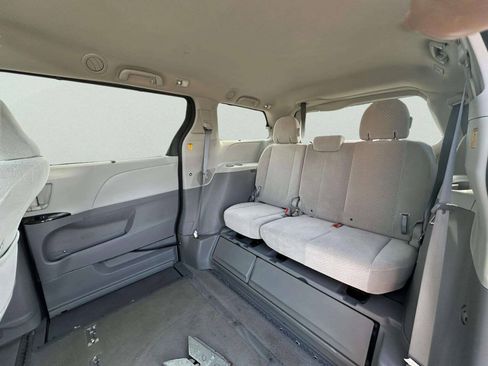 Used 2013 Toyota Sienna LE FWD image 14