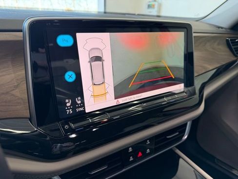 New 2025 Volkswagen Atlas SE image 18