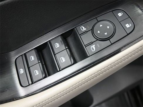 Used 2025 Nissan Rogue SV image 13