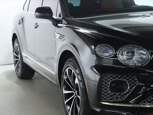Used 2022 Bentley Bentayga image 12