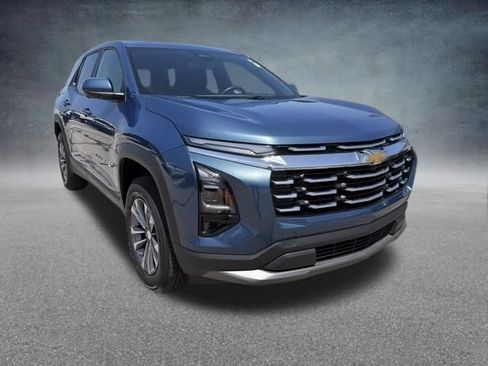Used 2025 Chevrolet Equinox LT w/ Safety and Technology Package FWD image 4