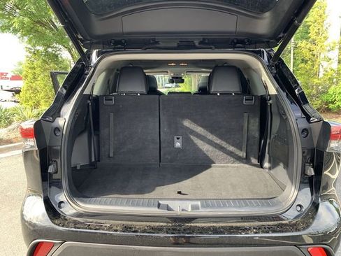 Used 2023 Toyota Highlander XLE image 35