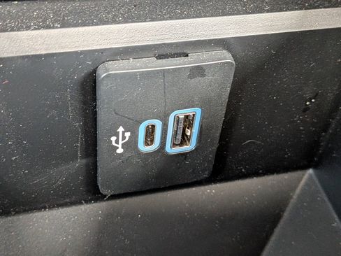 Certified 2026 Ford F250 Lariat w/ Black Appearance Package image 25