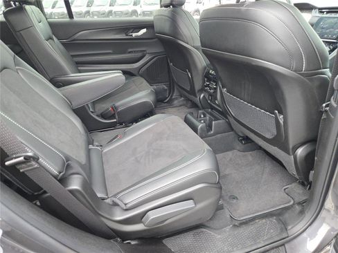 Used 2025 Jeep Grand Cherokee L Altitude image 11