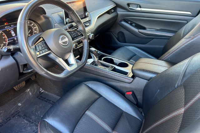 Used 2025 Nissan Altima 2.5 SR FWD image 12