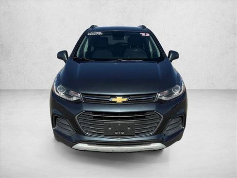 Used 2022 Chevrolet Trax LT w/ Premium Seat Package image 2
