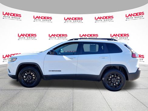 Used 2023 Jeep Cherokee Altitude Lux image 3