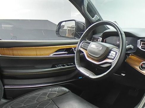 Used 2023 Jeep Grand Wagoneer Series III image 18